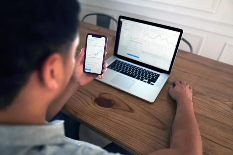 Coinbase stock 2026: Market Outlook, Risks, and Key Things to Watch